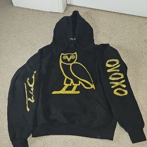 Black Hoodie Gold “OVOXO” Graphic – Streetwear Hip Hop Style Drake Inspired Pull
